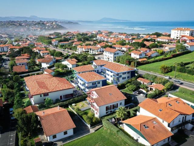 T3 neuf 61 m² avec jardin privatif 115 m² — Bidart village, 8 min des plages à pied, balcon, parking 3 pièces, 61 m²