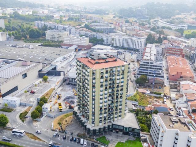 T3 no 15.º Piso com Vista Panorâmica e Garagem para 3 Carros