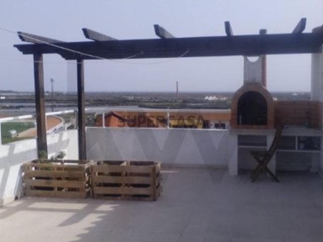 T3 no Último Piso com Terraço e Churrasqueira | Tavira