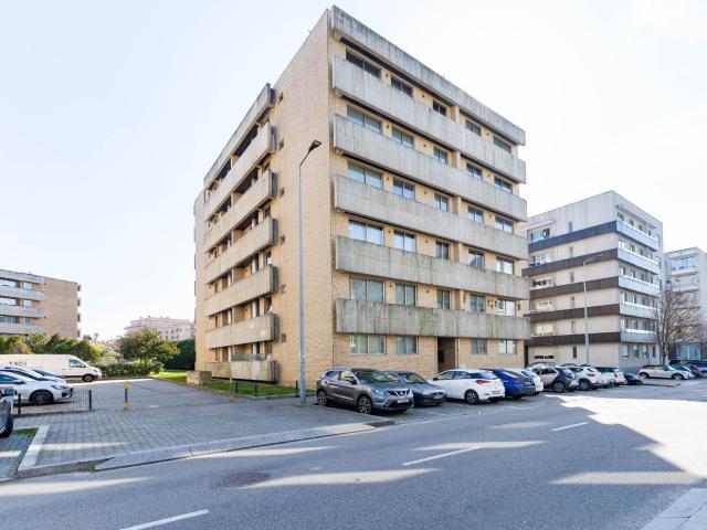 T3 no Último Piso em Canidelo: Exclusividade, Luz de Sul e Conforto Total