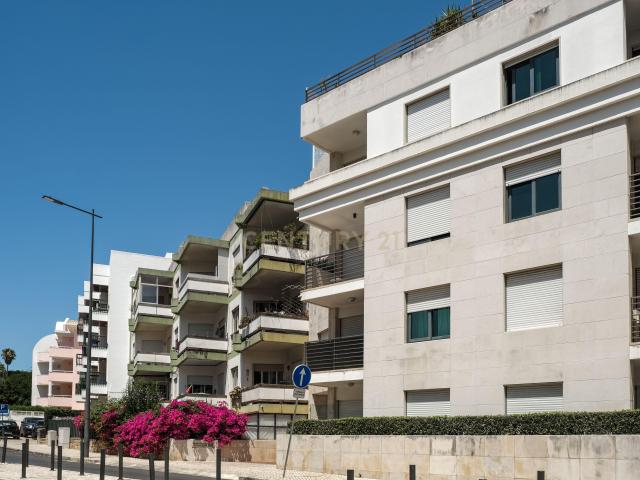 T3 no Centro de Cascais com Terraço, 2 Varandas e o mar tão perto