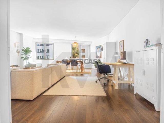 T3 no Infantado 4ª fase com sala de 43 m², terraço privativo e box junto ao LoureShopping