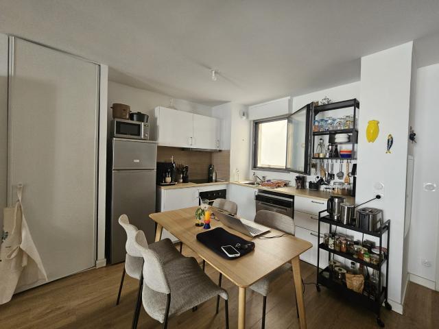 T3 NON MEUBLE TERRASSE RESIDENCE RECENTE 13008 PARKING