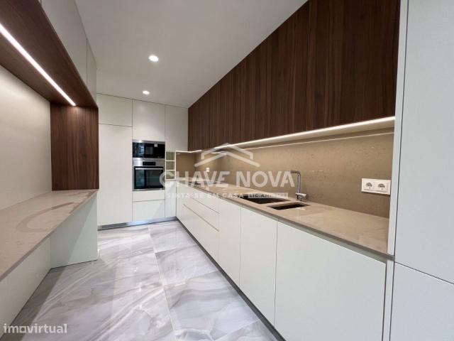 T3 Novo c/ 2 Lugares de Garagem Centro Gaia Av Repblica