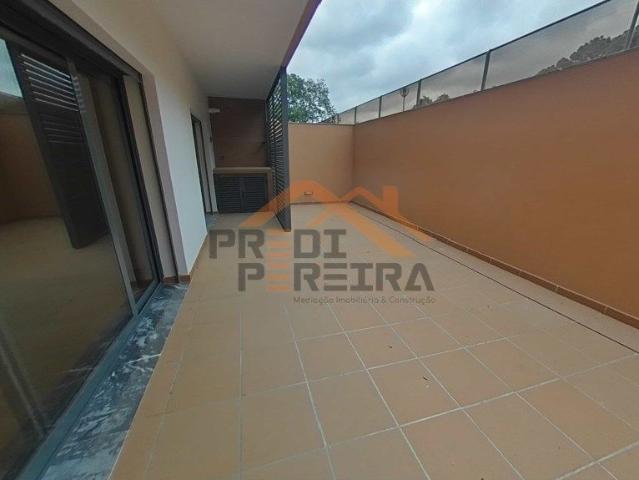 T3 novo, com terrao, situado em Loures