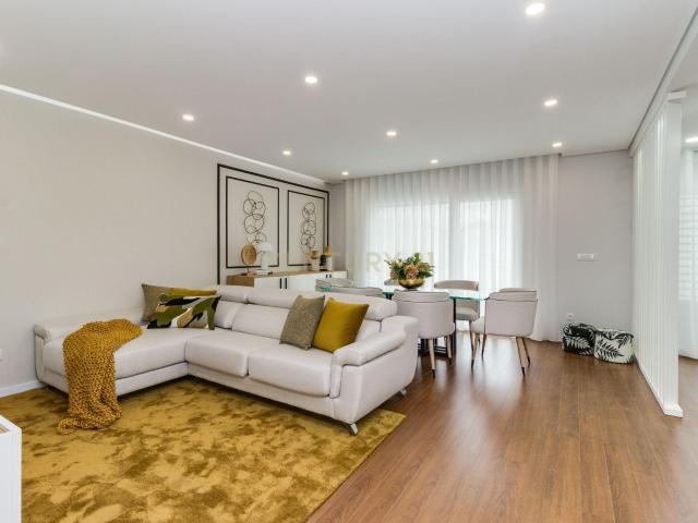 T3 NOVO com varandas e parqueamento