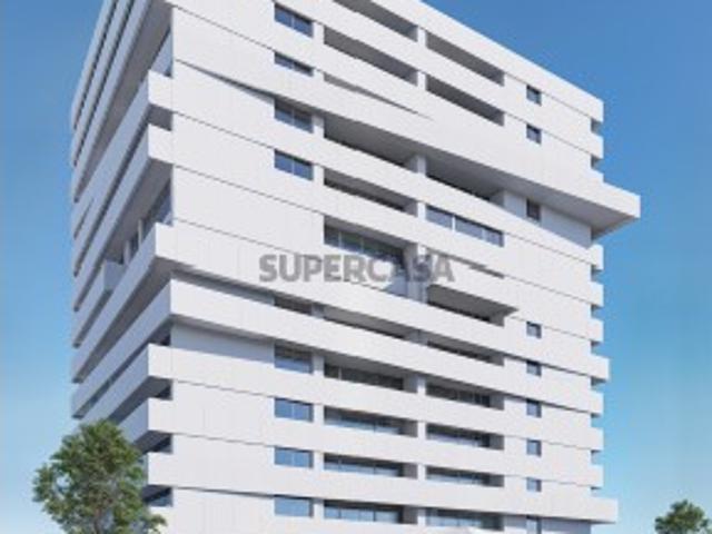 T3 Novo com Varandas, Garagem e Vistas Desafogadas Requesende