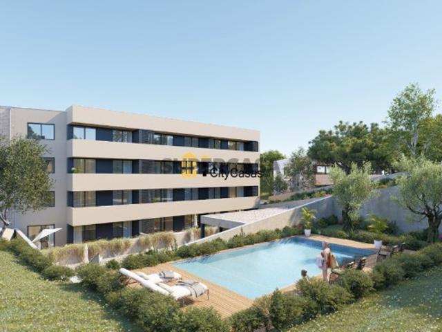 T3 Novo em Condomínio com Piscina