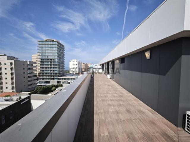 T3 Novo Recuado com 76m2 de terraço a Sul