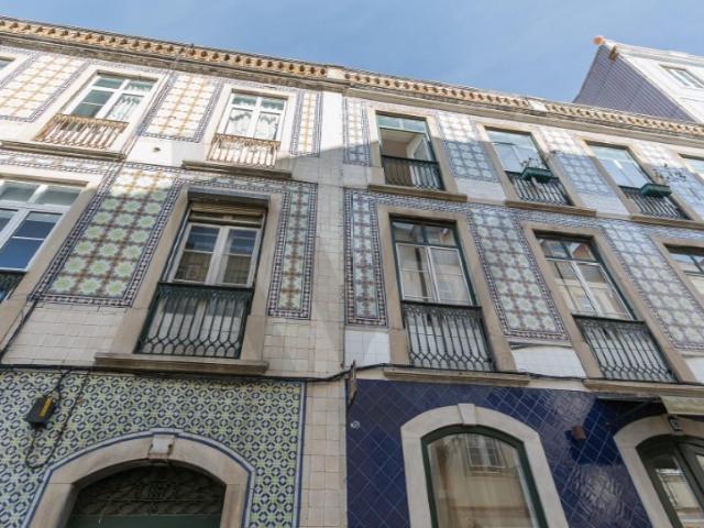 T3 para arrendar em São Bento/Lisboa. Histórico e Elegância Contemporânea junto à Praça das Flores