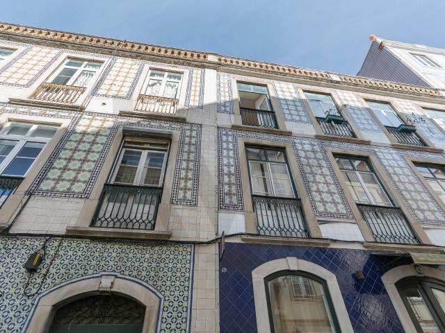 T3 para arrendar em São Bento/Lisboa. Histórico e Elegância Contemporânea junto à Praça das Flores