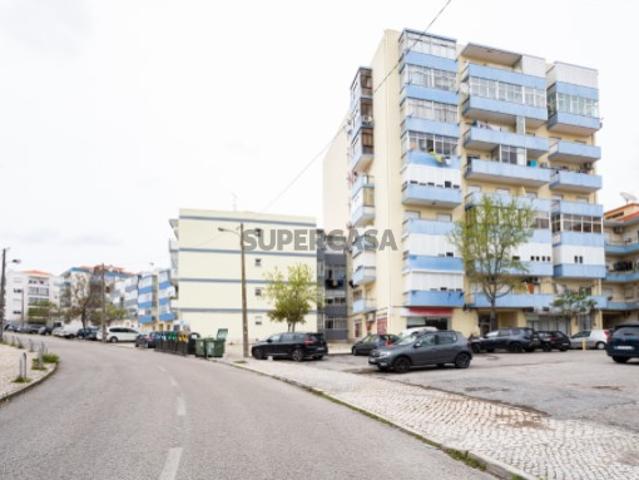 T3 com elevador p/ venda Almada/Laranjeiro