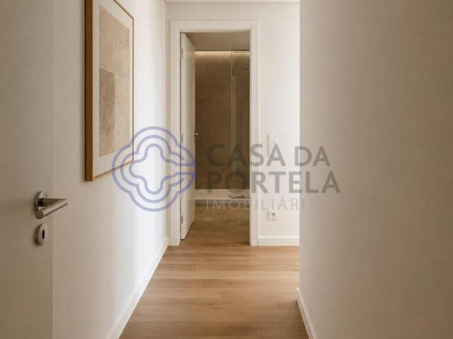 T3 Premium para Arrendamento | Vista Rio | Piscina | Ginásio | 3 Lugares de Garagem