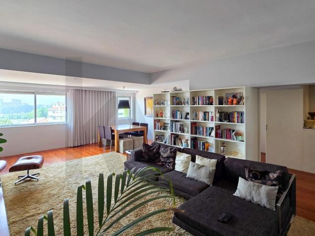 T3 remodelado na Rua do Godinho, Matosinhos com 153m²