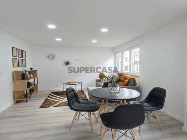 T3 remodelado, com varanda e lugar de estacionamento Conforto e estilo no coração de Benfica!