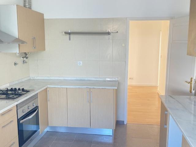 T3 remodelado e semiequipado na Parede