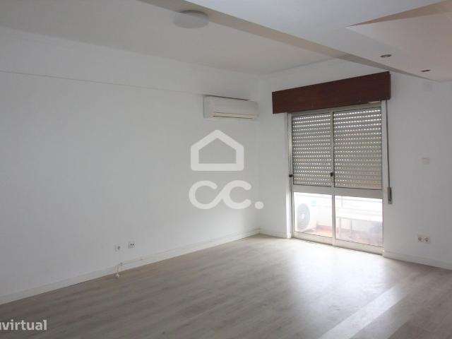 T3 remodelado em zona tranquila