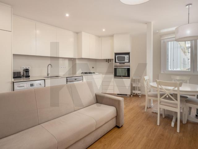 T3 Renovated and Furnished with Balcony and Panoramic View in Benfica