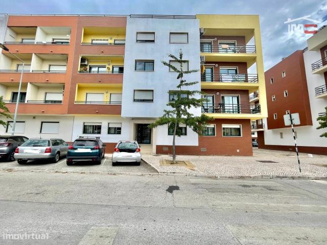 T3 Renovado com Garagem e Arrecadao na Urbanizao Janelas do Par.