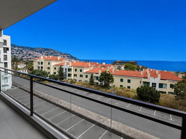 T3 Renovado com Vista Mar Achada, Funchal