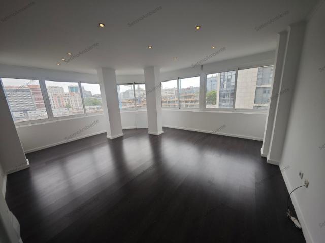 T3 Renovado nas Avenidas Novas | Localização Premium na Av. 5 de Outubro
