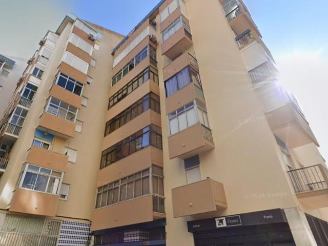 T3 Renovado no Bairro de Benfica excelente vista garagem