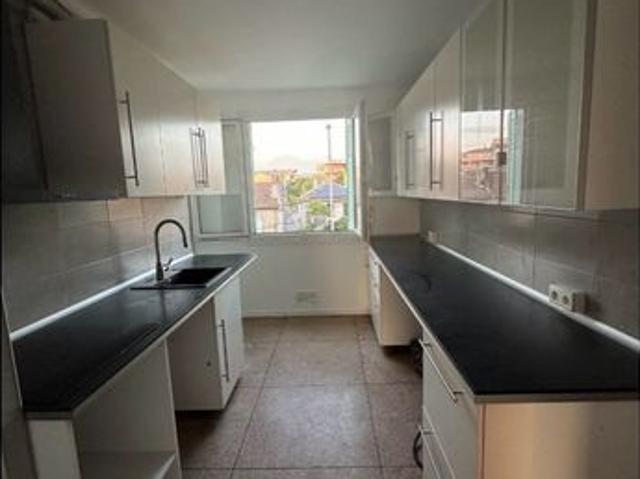 T3 rénové avec balcon et ascenseur Vue dégagée