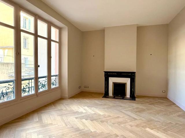 T3 Rénové dans immeuble Bourgeois