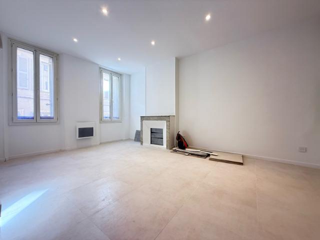 T3 RENOVE DE 54 M2 RUE TAYLOR
