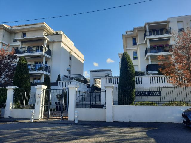 T3 REFAIT A NEUF ENTIEREMENT MEUBLE BALCON CH DE LA MARRE 13013
