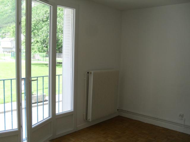 T3 REZ DE CHAUSSEE SURELEVE+CAVE