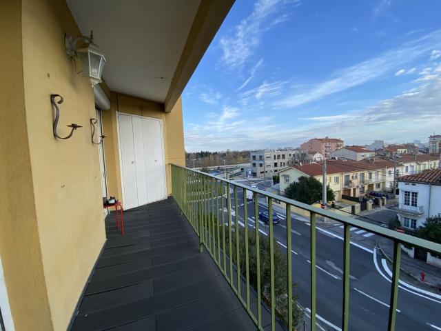T3bis NON meublé TERRASSE + CAVE + PLACE DE PARKING