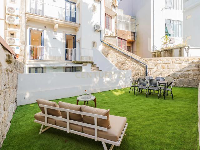 T0+1 com jardim exclusivo — silêncio e privacidade no centro do Porto