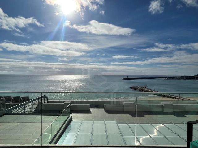 T0+1 com terraço e vista mar e piscina primeira linha de pra. 140m² Sesimbra Santiago