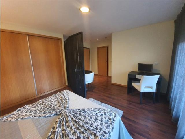 T0 C/12m2 de varanda, ao Colégio Luso Francês, Amial/Porto