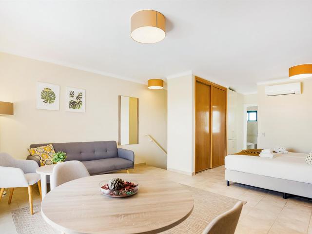 T0 com grande terraço no Gramacho 58m² Estômbar e parchal