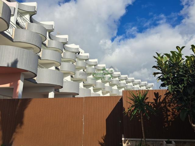 T0 Com terraço, Varanda, Piscina e parqueamento