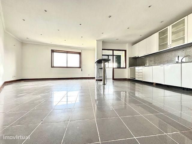 T0 junto estao de Ermesinde com 70 m2, sala e cozinha com 40 m2.