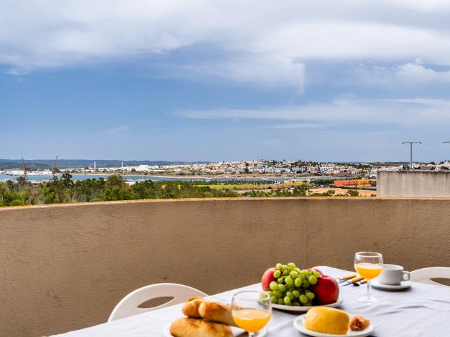 T0 na 2.ª Linha da Praia da Rocha | Localização Premium & Vista Marina