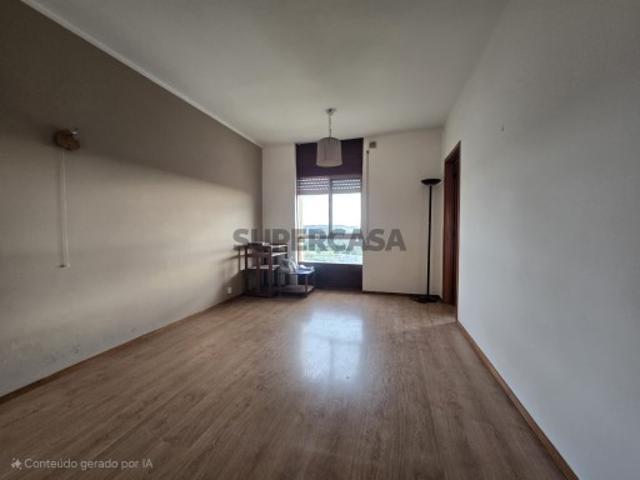 T0 /T1para Remodelação com Garagem Coimbra
