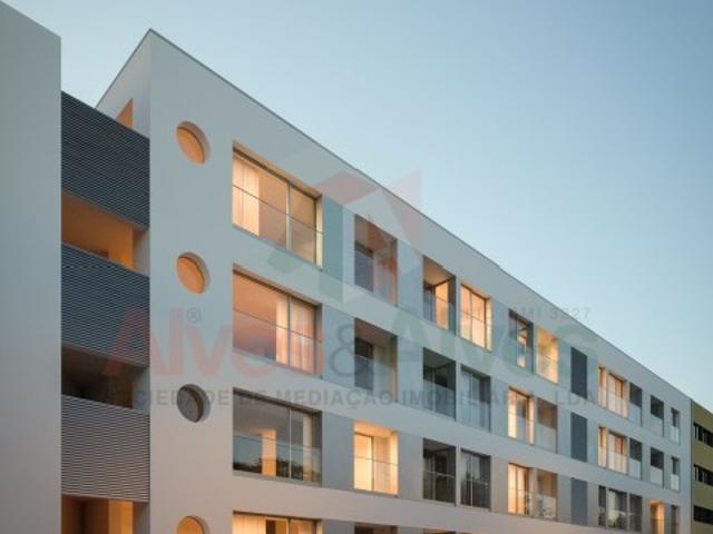 T1+1 C/ Varanda Ao Polo Universitário Em Construção