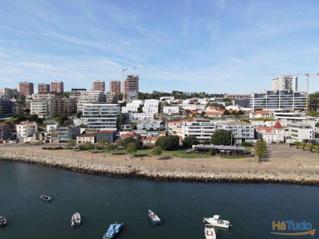 T1+1 Duplex Com Vistas Desafogadas Sobre a Foz do Douro | 26073860682