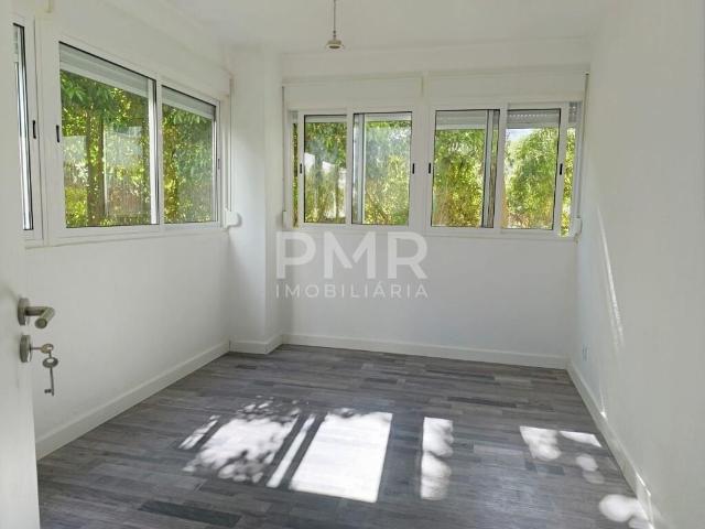T1+1 em Cascais, bem localizado, com +1 versátil e pronto a habitar. Ideal para arrendamento