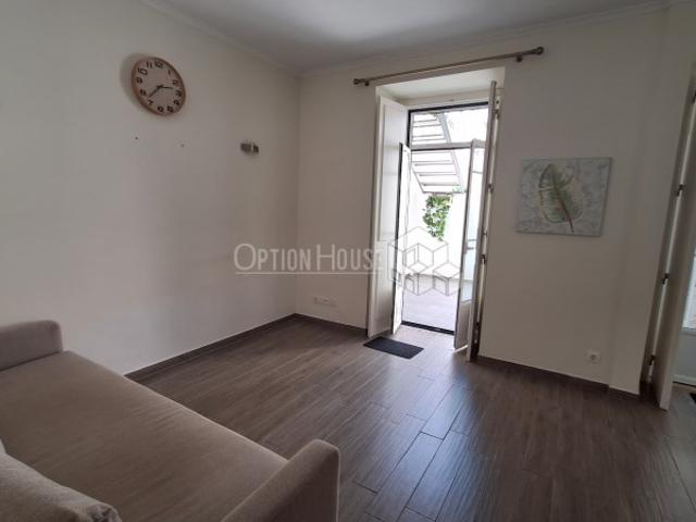 T1+1 para Arrendamento em Alvalade, Bairro S. Miguel, com terraço