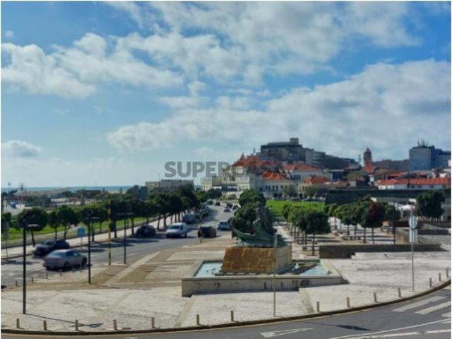 T1+1 Totalmente Remodelado em 1ª Linha de Mar