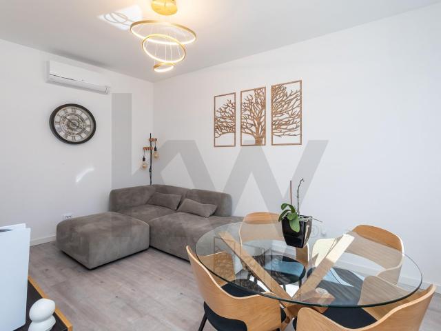 T1+1 Totalmente Renovado | Elegância, Conforto e Excelente Localização no Barreiro