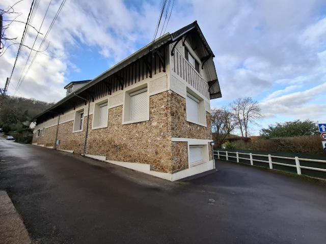 T138 Ensemble immobilier au coeur de Gif sur Yvette 6 lots déjà loués