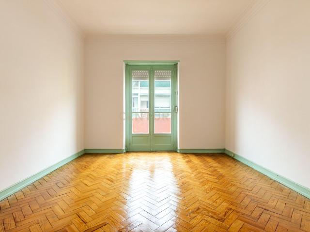 T1 | 65 m² | Luminosidade e excelente localização em Benfica