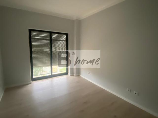 T1 + 1 Monte de Caparica junto da Faculdade de Ciências e Tecnologia