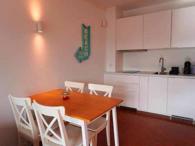 T1 +1 com vista Avenida com 1 quarto grande 1WC e um quarto interior